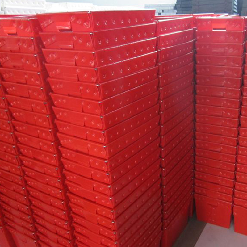 Recycelbarer Postbehälter aus gewelltem Kunststoff